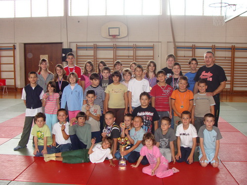 jk-pulafit-sa-peharom-za-2mj-krk-2009